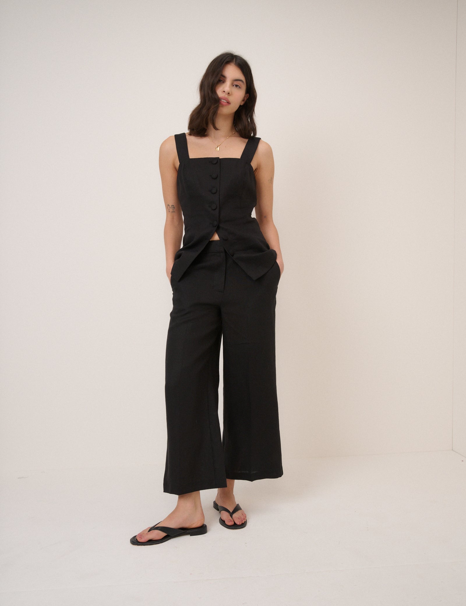 Black Linen-Blend Cropped Trousers